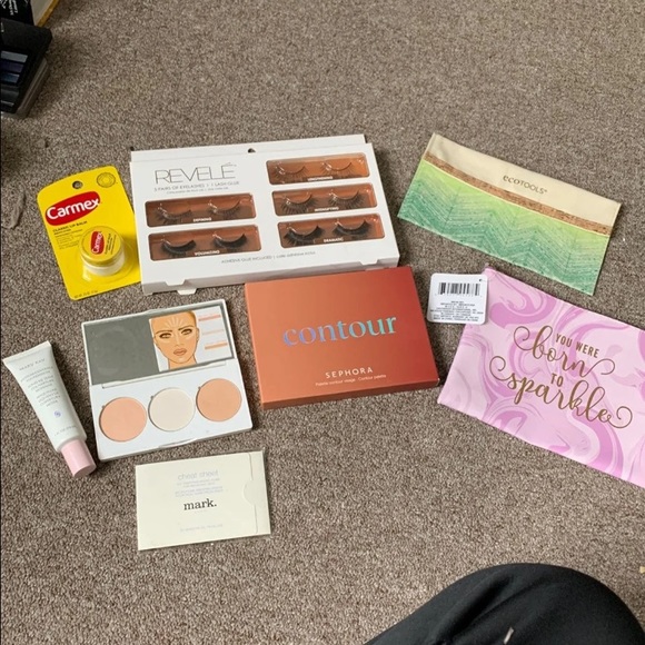 makeup - Picture 3 of 4